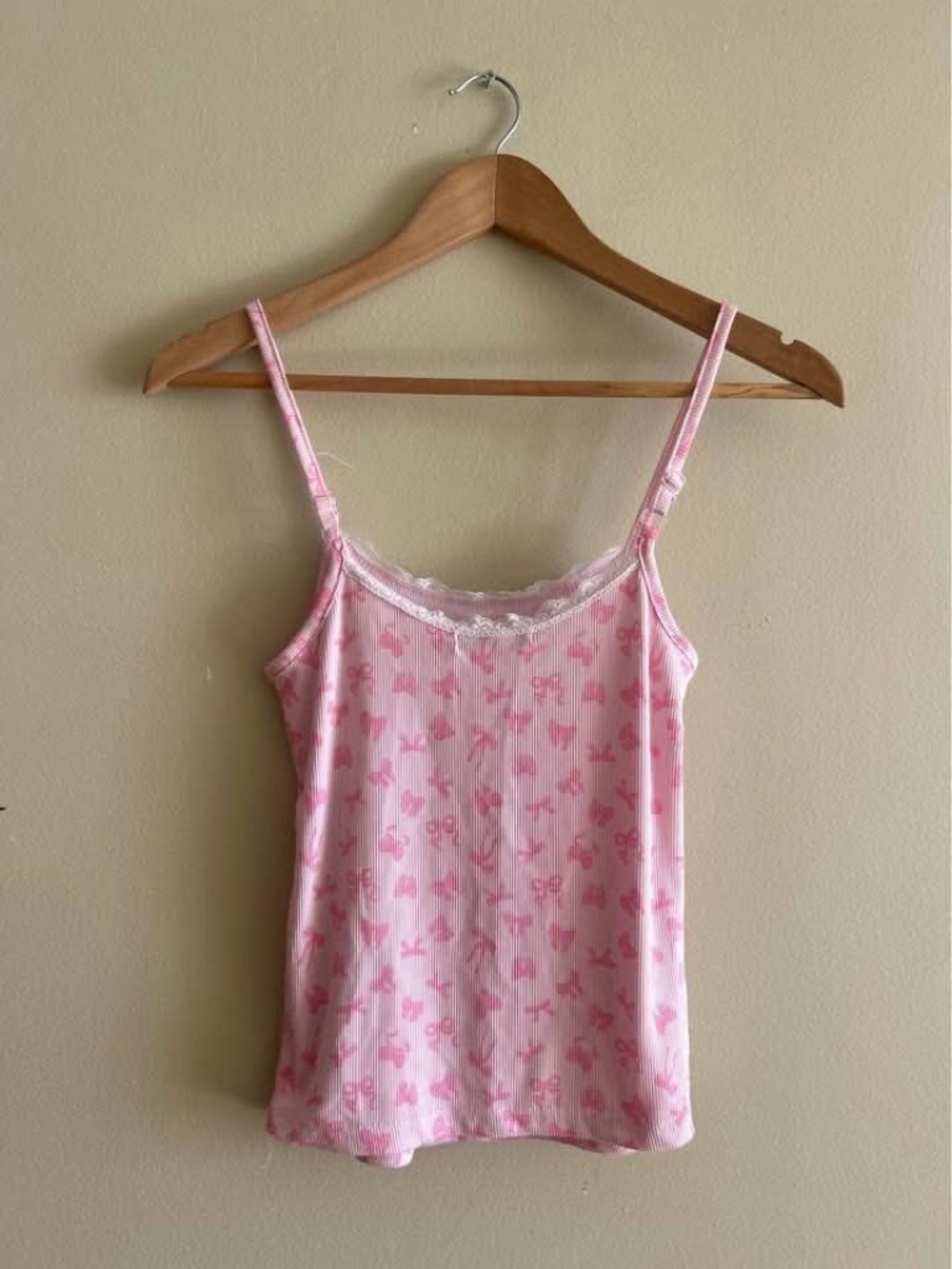 pink top